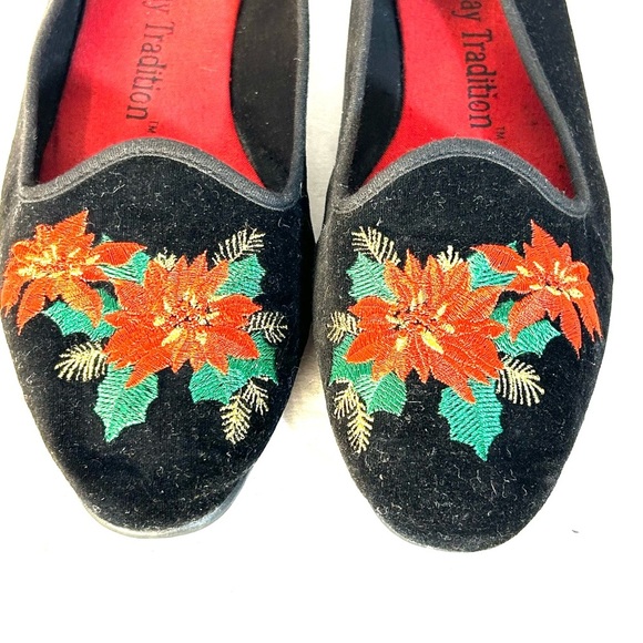 Holiday Tradition Womens Size 7 Black Velvet Flats Loafers Slippers Poinsettia - Picture 11 of 12